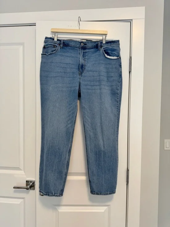 Abercrombie & Fitch Light Blue High Rise Mom Jeans - Picture 2 of 8